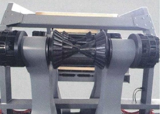 150 Mal/min Produktionskapazität Plastikfolie-Papierschneidemaschine mit Rundschneidemaschine