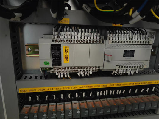 Maximale Papierhöhe 2900mm Halbautomatische Hochgeschwindigkeits-Zwei-Stücke-Karton-Nastmaschine