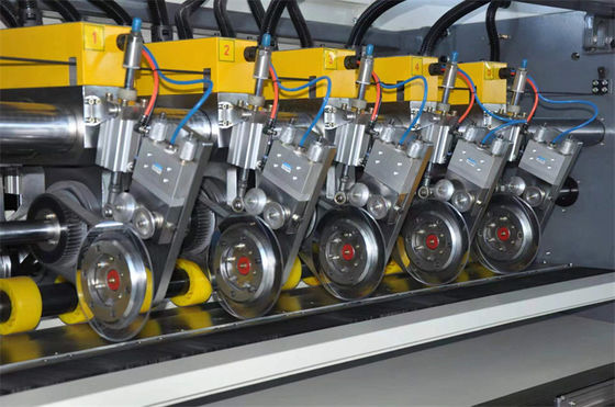 Beste Nc Computer dünne Klinge Slitter Scorer Maschine zum Schneiden von Wellpapier 2500 KG