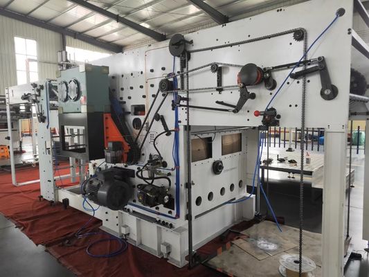 Druckmaschine für Kartondruck mit Schlittschlittenlösung für Flachschnitt