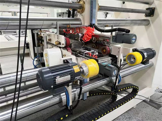 Halbautomatische Doppelstückservo-Kartonbox-Nastmaschine für verschiedene Kartongrößen