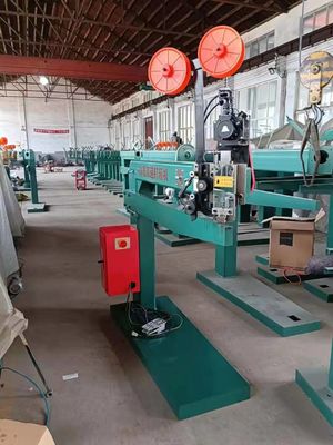 Maschine zum Nähen von Kartonschachteln mit Servomotor
