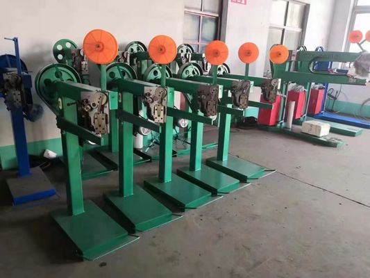 Maschine zum Nähen von Kartonschachteln mit Servomotor