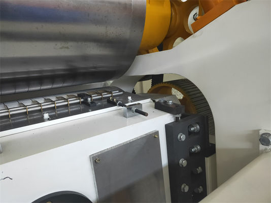 Automatische Maschine zur Herstellung von Papierkartons mit einem einzigen Gesicht