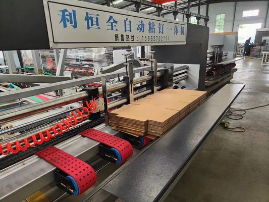 Automatische Klebmaschine für das Falten von Wellpappenboxen nach Kundenwünschen
