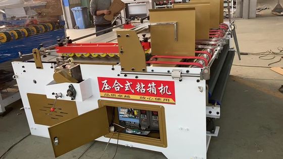 Modernste Druckmaschine für die Verkleidung von Kartonschachteln