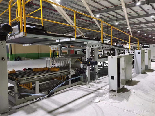 Neue Produktionslinie für 5 Schichten Wellkarton mit Papierformmaschine